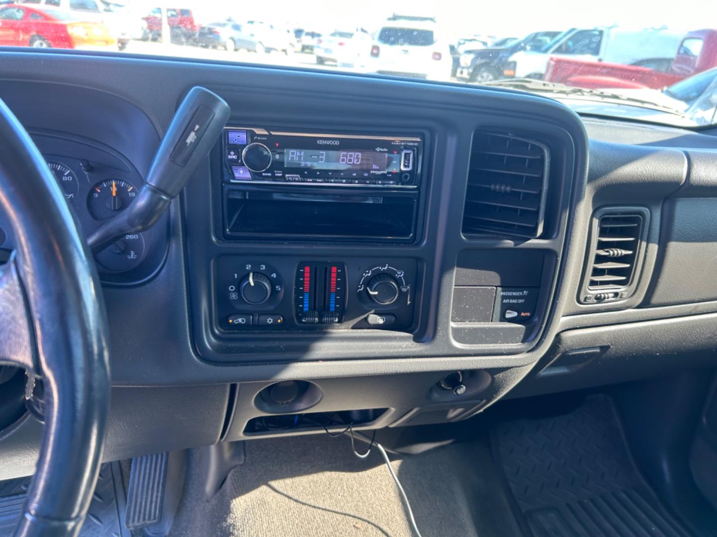 2004 Red Chevrolet Silverado 1500 (1GCEK19T64E) , located at 1687 Business 35 S, New Braunfels, TX, 78130, (830) 625-7159, 29.655487, -98.051491 - Photo#14